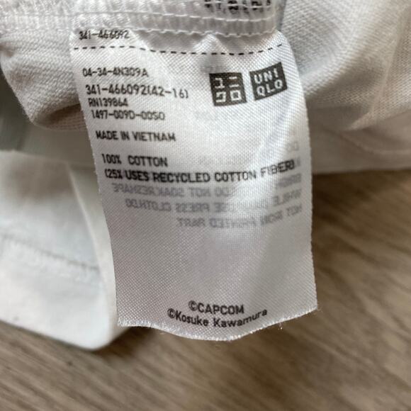 Uniqlo Capcom 40th Anniversary UT Street Fighter II Shirt Men's M - Picture 8 of 12